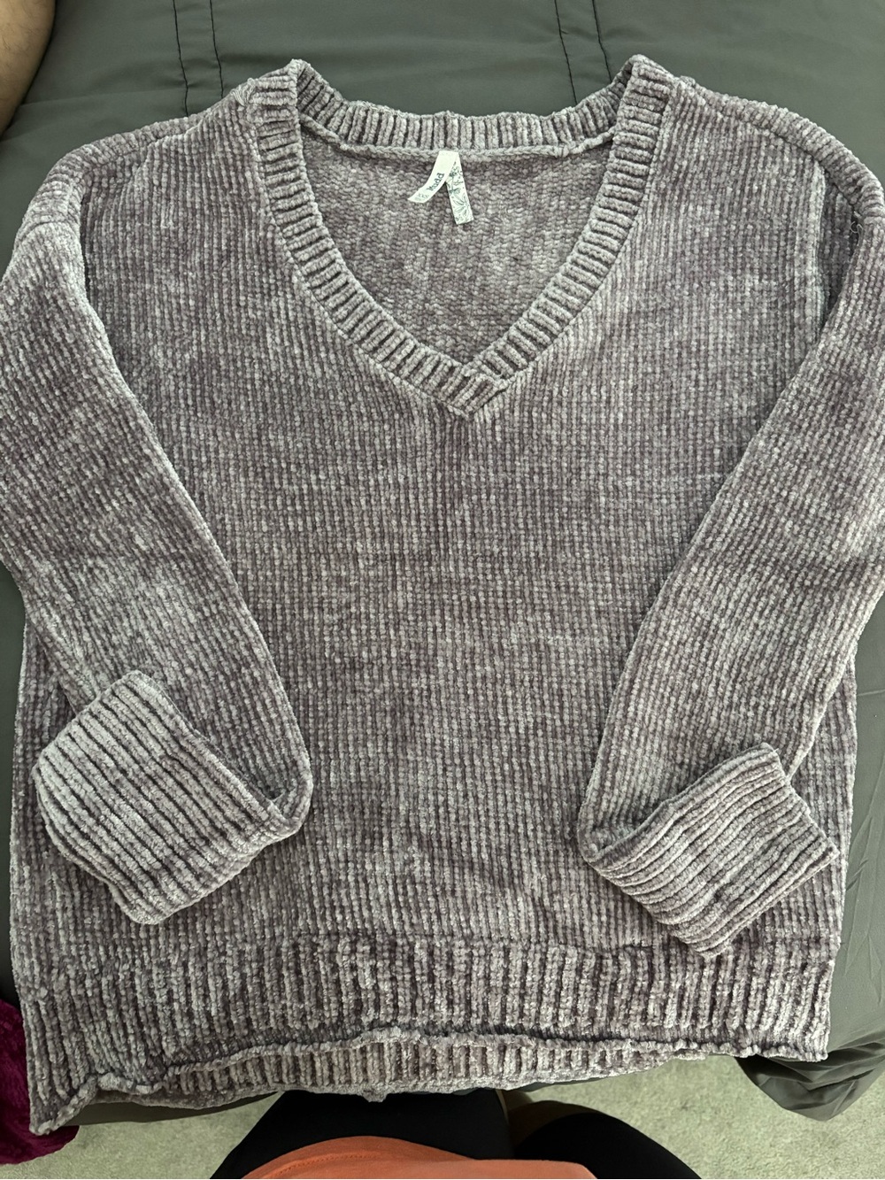 Cozy women’s  V-Neck Sweater in light purple